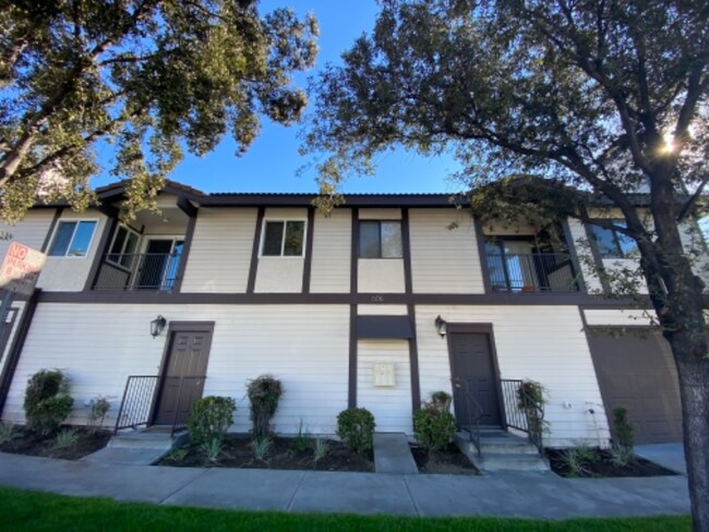 606 S Everett St, Unit B in Glendale, CA - Building Photo - Building Photo