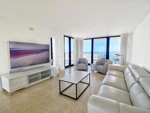 3000 N Ocean Dr, Unit 28A in Riviera Beach, FL - Foto de edificio - Building Photo