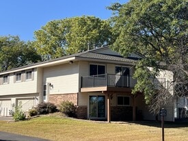 4173 Sylvia Ln S in Shoreview, MN - Building Photo