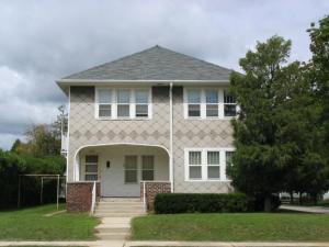 1002 N 13th St in Manitowoc, WI - Building Photo