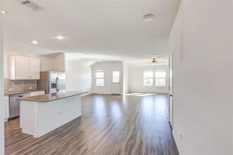 730 Carol Dr in Hutto, TX - Foto de edificio - Building Photo