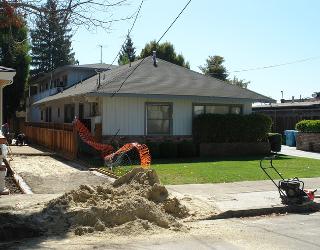 441-447 Leland Ave in Palo Alto, CA - Foto de edificio - Building Photo