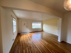 38 NE 61st Ave in Portland, OR - Building Photo - Building Photo