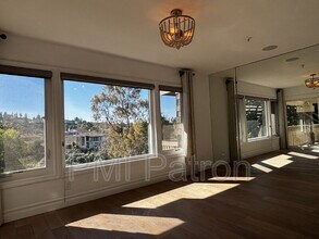 68 Sea Island Dr in Newport Beach, CA - Building Photo - Building Photo