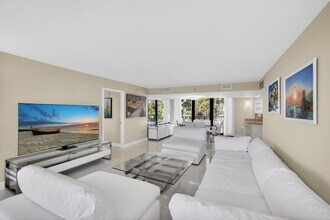 3000 N Ocean Dr, Unit 2F in Riviera Beach, FL - Foto de edificio - Building Photo