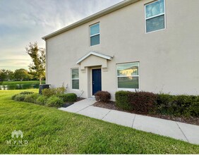 741 Ashentree Dr in Plant City, FL - Building Photo - Building Photo