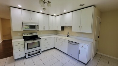 907 Oakcrest Dr in Champaign, IL - Building Photo - Building Photo