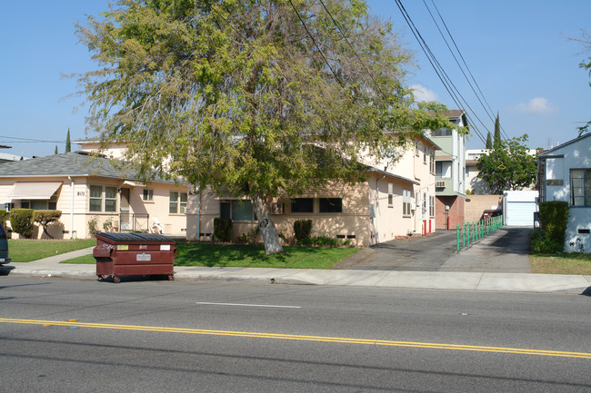 803 E Chevy Chase Dr in Glendale, CA - Building Photo - Building Photo