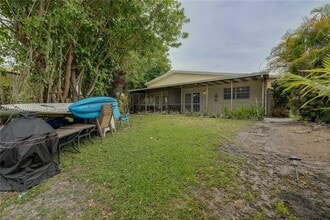 2401 SW 58th Manor in Fort Lauderdale, FL - Building Photo - Building Photo