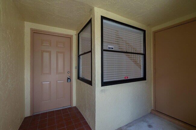 12236 Sag Harbor Ct in Wellington, FL - Building Photo - Building Photo