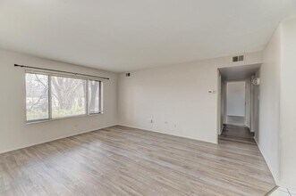 6103 Knoll Valley Dr in Willowbrook, IL - Building Photo - Building Photo