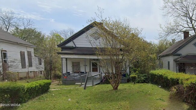 property at 2112 Jeff Davis St
