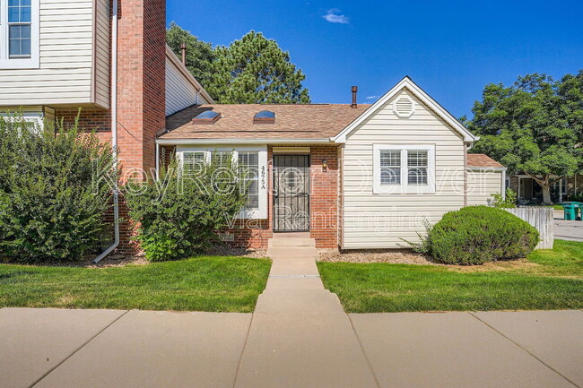 4675 S Dillon Ct in Aurora, CO - Foto de edificio - Building Photo