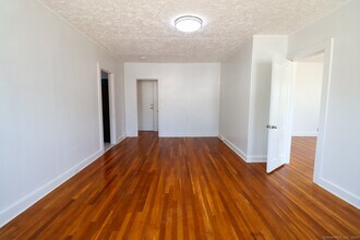 190 Montauk Ave in New London, CT - Building Photo - Building Photo