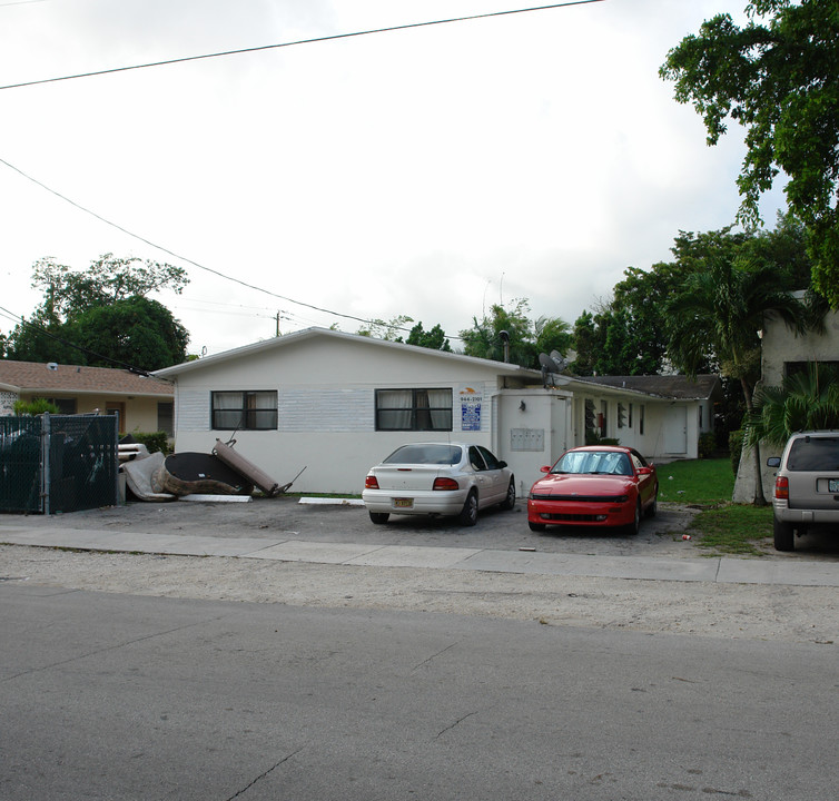 776 NE 127th St in Miami, FL - Foto de edificio