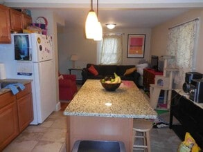 11 W Green St, Unit 1 in Easthampton, MA - Building Photo - Building Photo