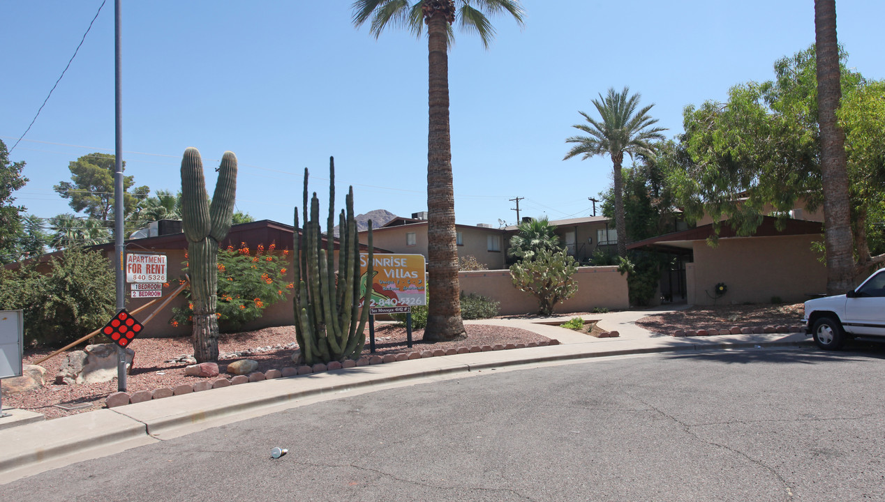 Sunrise Villas in Phoenix, AZ - Building Photo