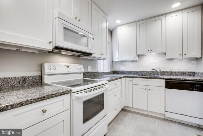 property at 2983 S Columbus St