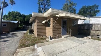1107 Colleton Dr in Sarasota, FL - Building Photo