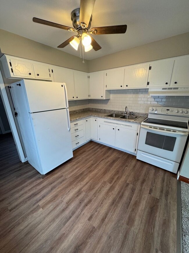 216 Winona Dr in Machesney Park, IL - Building Photo - Building Photo