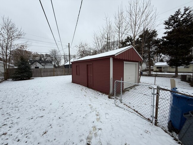 12408 Sarsfield Ave in Warren, MI - Building Photo - Building Photo