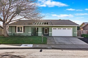 1220 Monte Vista Ct in Benicia, CA - Building Photo
