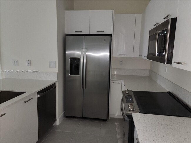 8040 NW 42nd St in Doral, FL - Building Photo - Building Photo