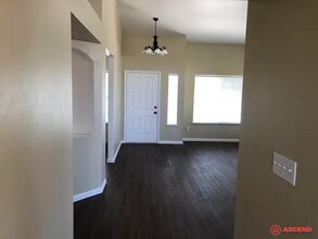 3514 Nighthawk Ln in Bakersfield, CA - Building Photo - Building Photo