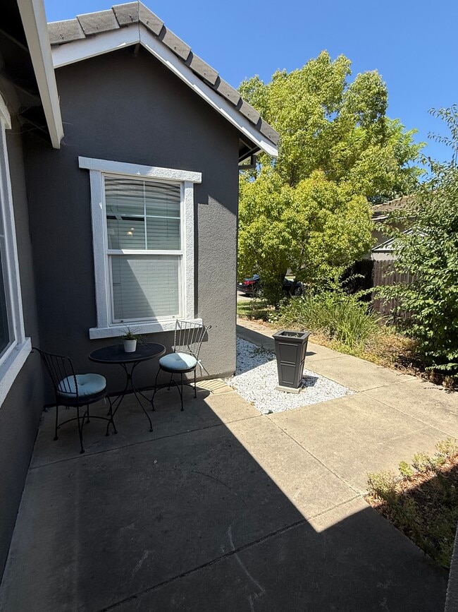 9644 Crisswell Dr in Elk Grove, CA - Building Photo - Building Photo