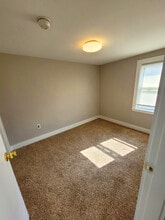 237 State St, Unit 3 in Bristol, RI - Building Photo - Building Photo
