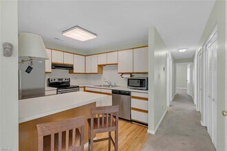 222 Island Cove Ct, Unit B in Hampton, VA - Building Photo - Building Photo