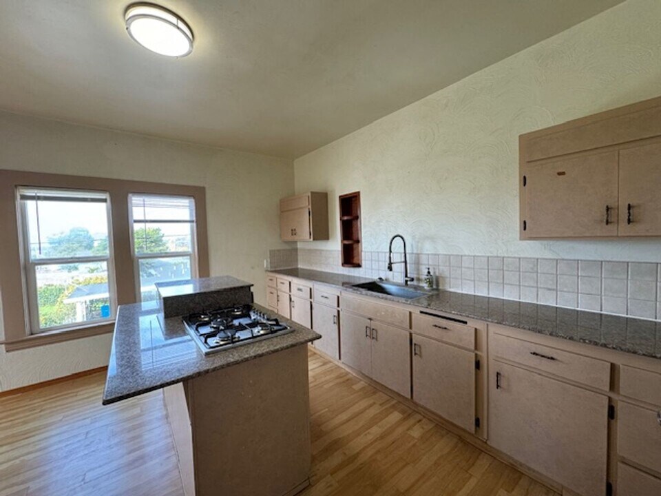 111 W Hawthorne St in Eureka, CA - Building Photo