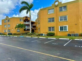 9731 Fontainebleau Blvd in Miami, FL - Building Photo