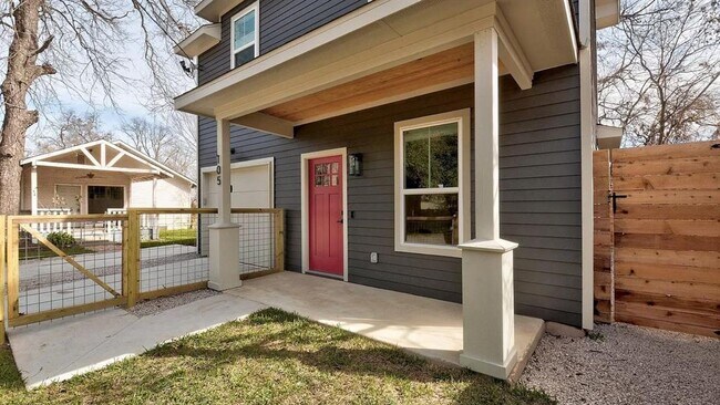 105 Elkhart St in Austin, TX - Building Photo - Building Photo