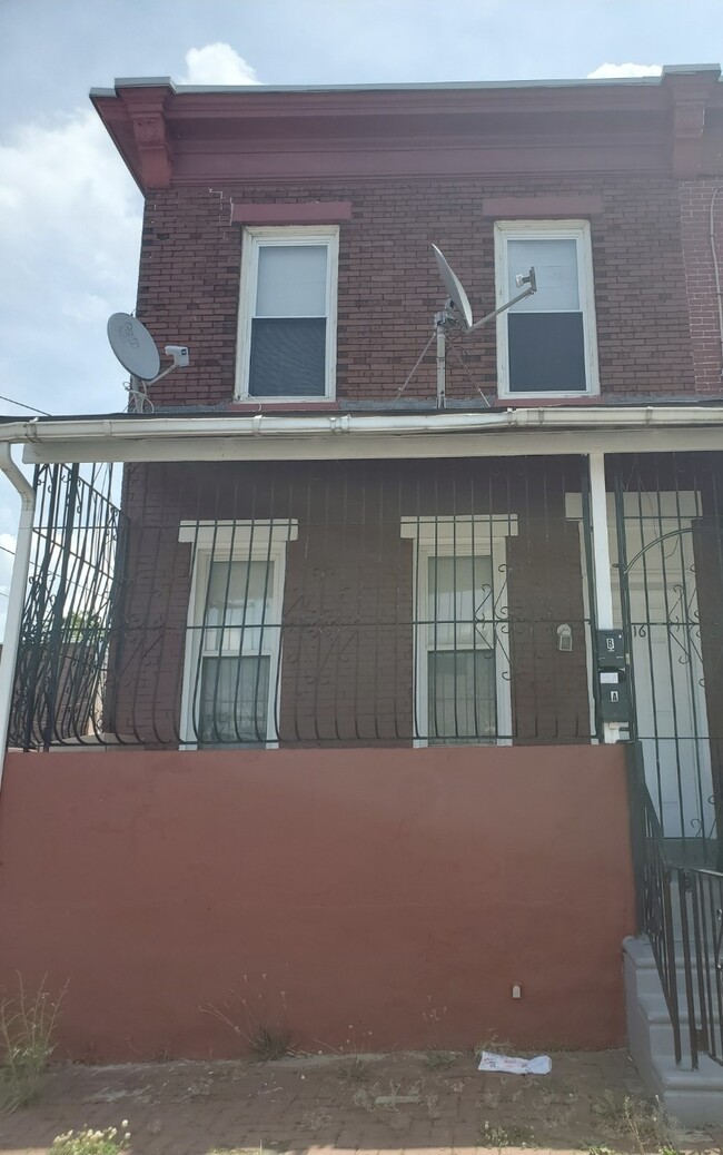 property at 916 N 6th St