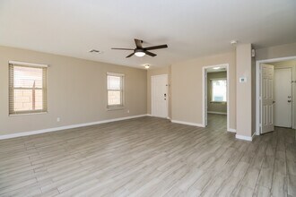 11234 E Sunland Ave in Mesa, AZ - Foto de edificio - Building Photo