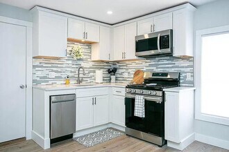 14 Brinley St in Newport, RI - Building Photo - Building Photo