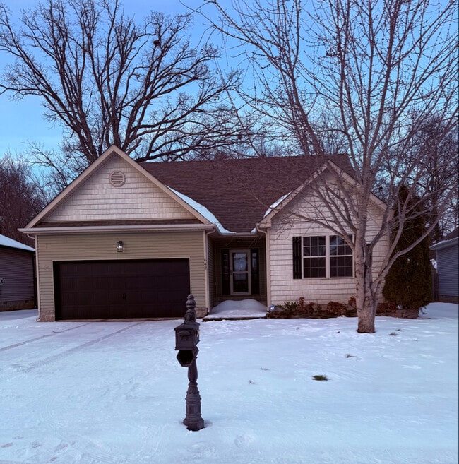 642 Fox Hound Dr in Clarksville, TN - Foto de edificio - Building Photo