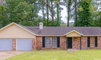 965 N Valley Falls Rd in Jackson, MS - Building Photo