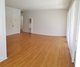 133 S Swall Dr, Unit 4 in Los Angeles, CA - Building Photo - Building Photo