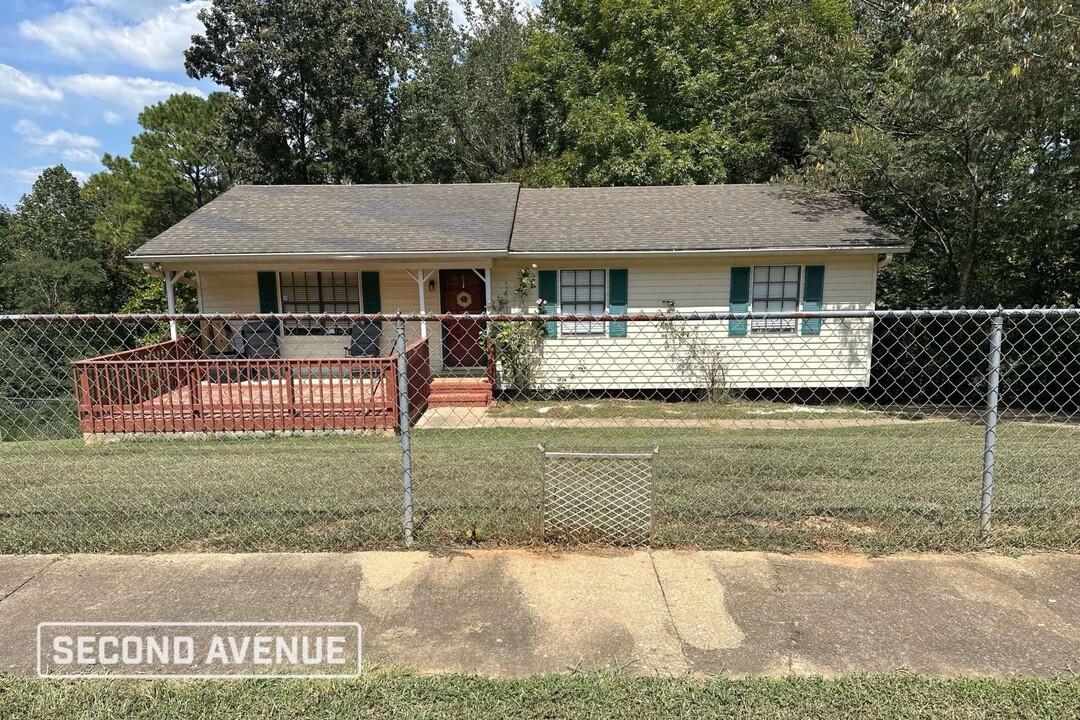 744 13th Ct NW in Center Point, AL - Building Photo