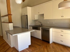 850 Highland Dr in Santa Barbara, CA - Building Photo - Building Photo