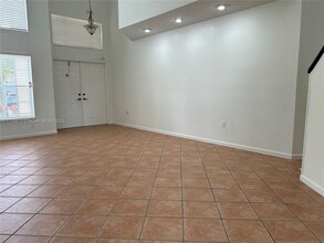 20585 SW 5th St in Pembroke Pines, FL - Foto de edificio - Building Photo