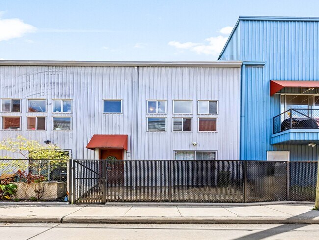 property at 913 Robin St