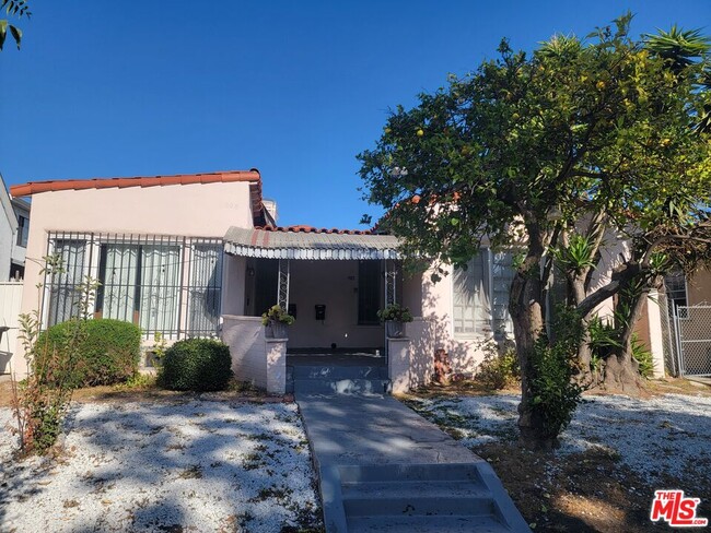 property at 606 N Alta Vista Blvd