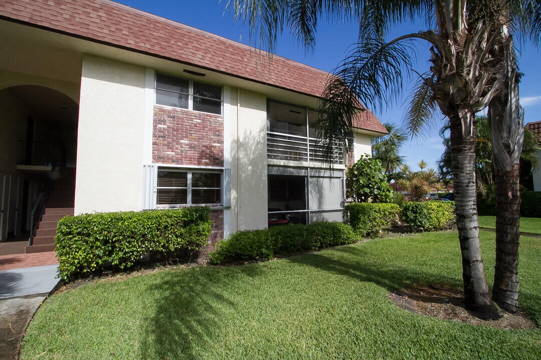 22765 SW 66th Ave in Boca Raton, FL - Building Photo