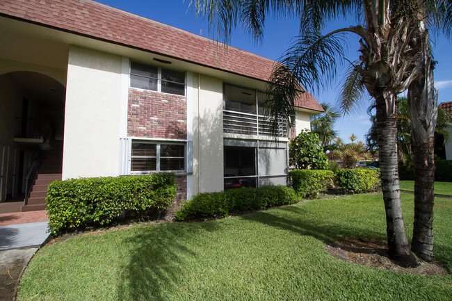 22765 SW 66th Ave in Boca Raton, FL - Foto de edificio - Building Photo