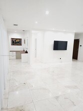 7425 SW 128th St in Miami, FL - Foto de edificio - Building Photo