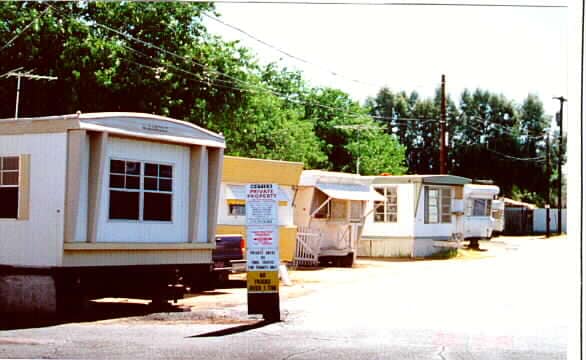 Mobile Manor Trailer Park in Glendale, AZ - Foto de edificio