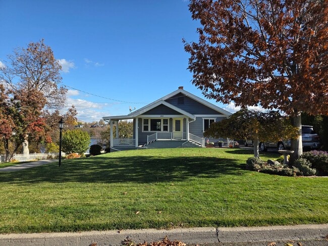 property at 621 Riverview Blvd